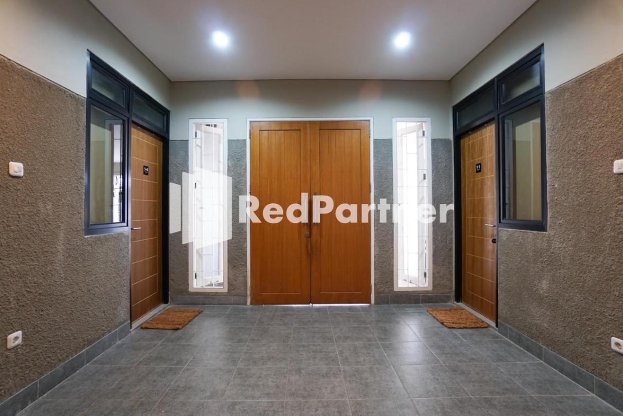 Tomang Gelong Guest House Syariah Mitra Reddoorz Jakarta Exterior photo