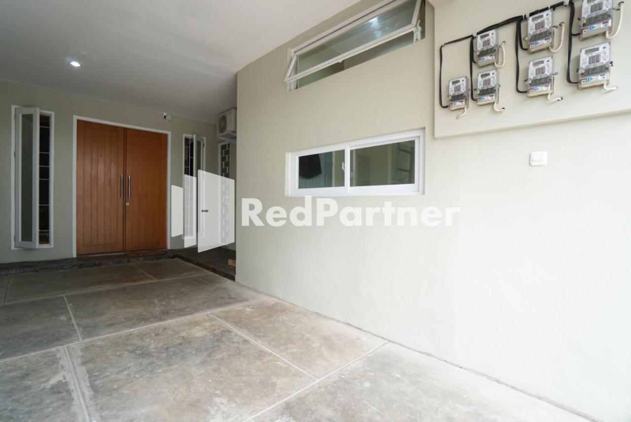 Tomang Gelong Guest House Syariah Mitra Reddoorz Jakarta Exterior photo