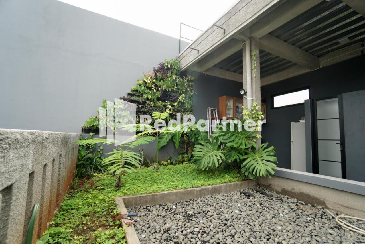 Tomang Gelong Guest House Syariah Mitra Reddoorz Jakarta Exterior photo